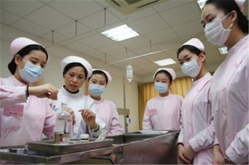成都铁二局卫校2019年报名条件、招生对象