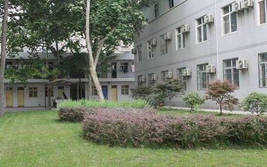 西安市卫生学校寝室宿舍条件与学校食堂环境图片_招生信息