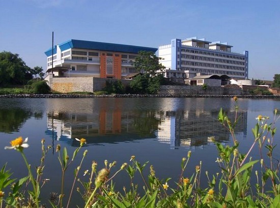 右江民族医学院寝室宿舍条件与学校食堂环境图片_招生信息