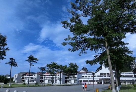 广西科技大学医学院寝室宿舍条件与学校食堂环境图片_招生信息