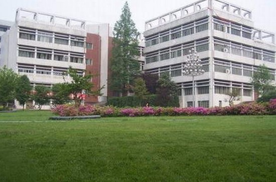 湖北民族学院医学院寝室宿舍条件与学校食堂环境图片_招生信息
