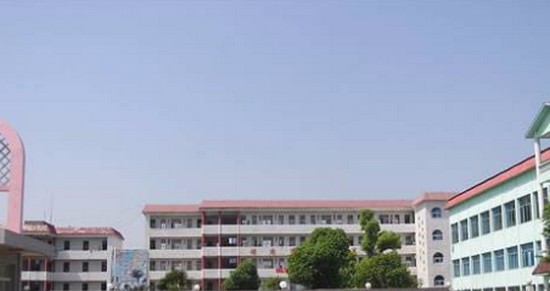 湖北省潜江市卫生学校寝室宿舍条件与学校食堂环境图片_招生信息