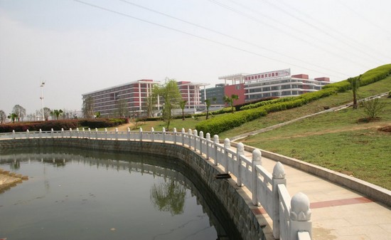 武汉铁路职业技术学院护理学院寝室宿舍条件与学校食堂环境图片_招生信息