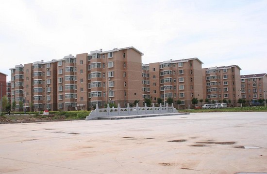 新乡医学院三全学院寝室宿舍条件与学校食堂环境图片_招生信息