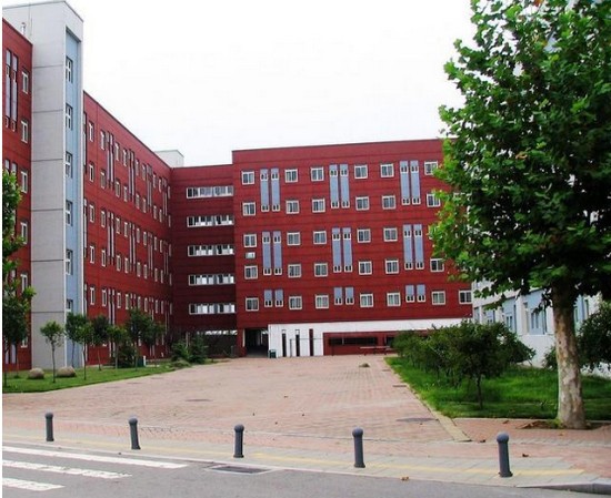 淄博职业学院护理学院寝室宿舍条件与学校食堂环境图片_招生信息