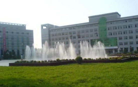 沈阳医学院附属卫生学校寝室宿舍条件与学校食堂环境图片_招生信息