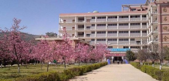 昆明市卫生学校寝室宿舍条件与学校食堂环境图片_招生信息