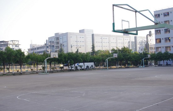 昆明医科大学海源学院寝室宿舍条件与学校食堂环境图片_招生信息