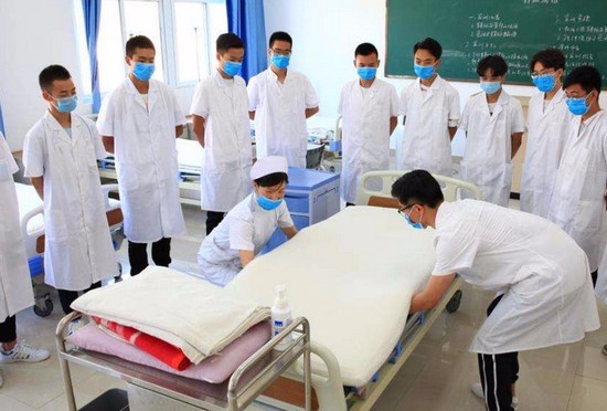 重庆市护士学校学费是多少钱及收费标准_招生信息