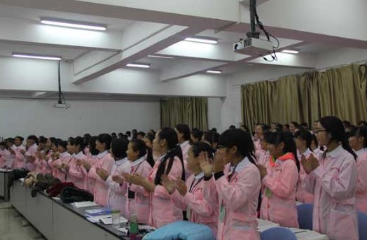 成都铁路卫生学校简介老师QQ及电话_招生信息