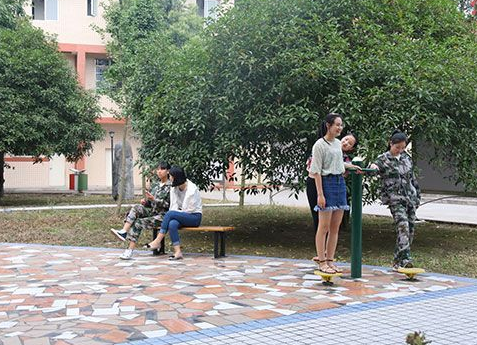 乐山工业电子学校简介老师QQ及电话_招生信息