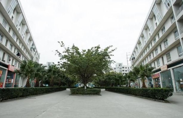 四川大学附属华西卫校天府校区寝室宿舍条件与学校食堂环境图片_招生信息