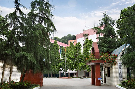 重庆市南丁卫生职业学校寝室宿舍条件与学校食堂环境图片_招生信息