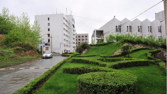 遵义医学院医学与科技学院寝室宿舍条件与学校食堂环境图片_招生信息
