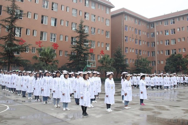 眉山卫生职业学校学费是多少钱及收费标准_招生信息